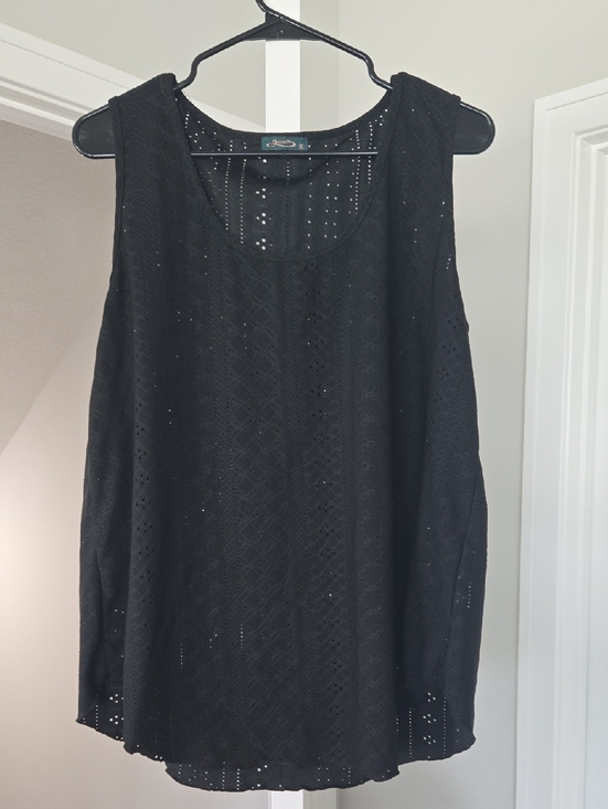 Ofeefan Tops - Black Eyelet Sleeveless Blouse - Unbranded